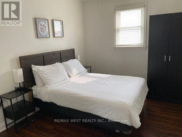 Single Family at Upper- 6722 Dunn Street, Niagara Falls (Arad/Fallsview), Ontario - Photo 9 - RE/MAX Garden City Realty