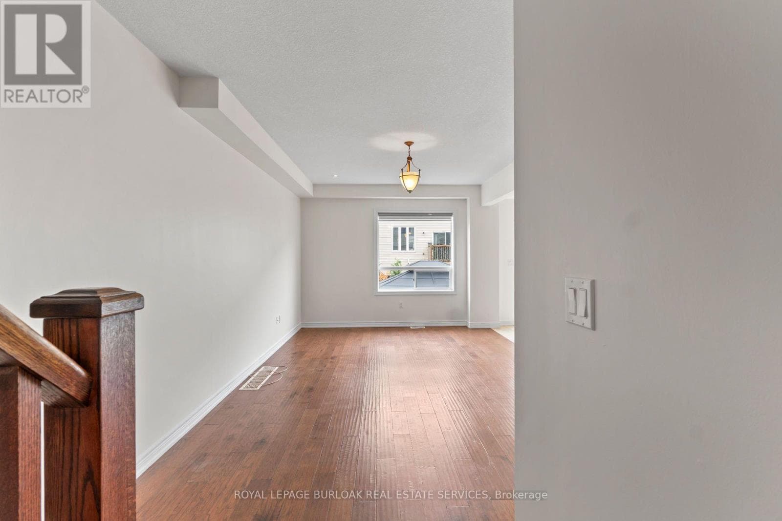 Single Family at 5055 Alyssa Drive, Lincoln (Beamsville), Ontario - Photo 4 - RE/MAX Garden City Realty