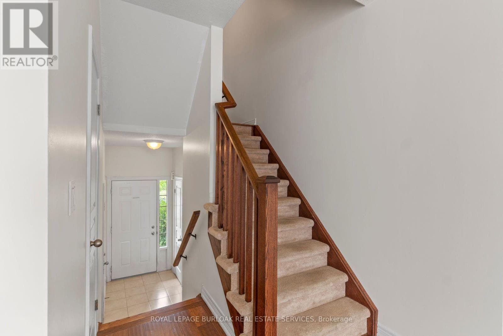 Single Family at 5055 Alyssa Drive, Lincoln (Beamsville), Ontario - Photo 5 - RE/MAX Garden City Realty