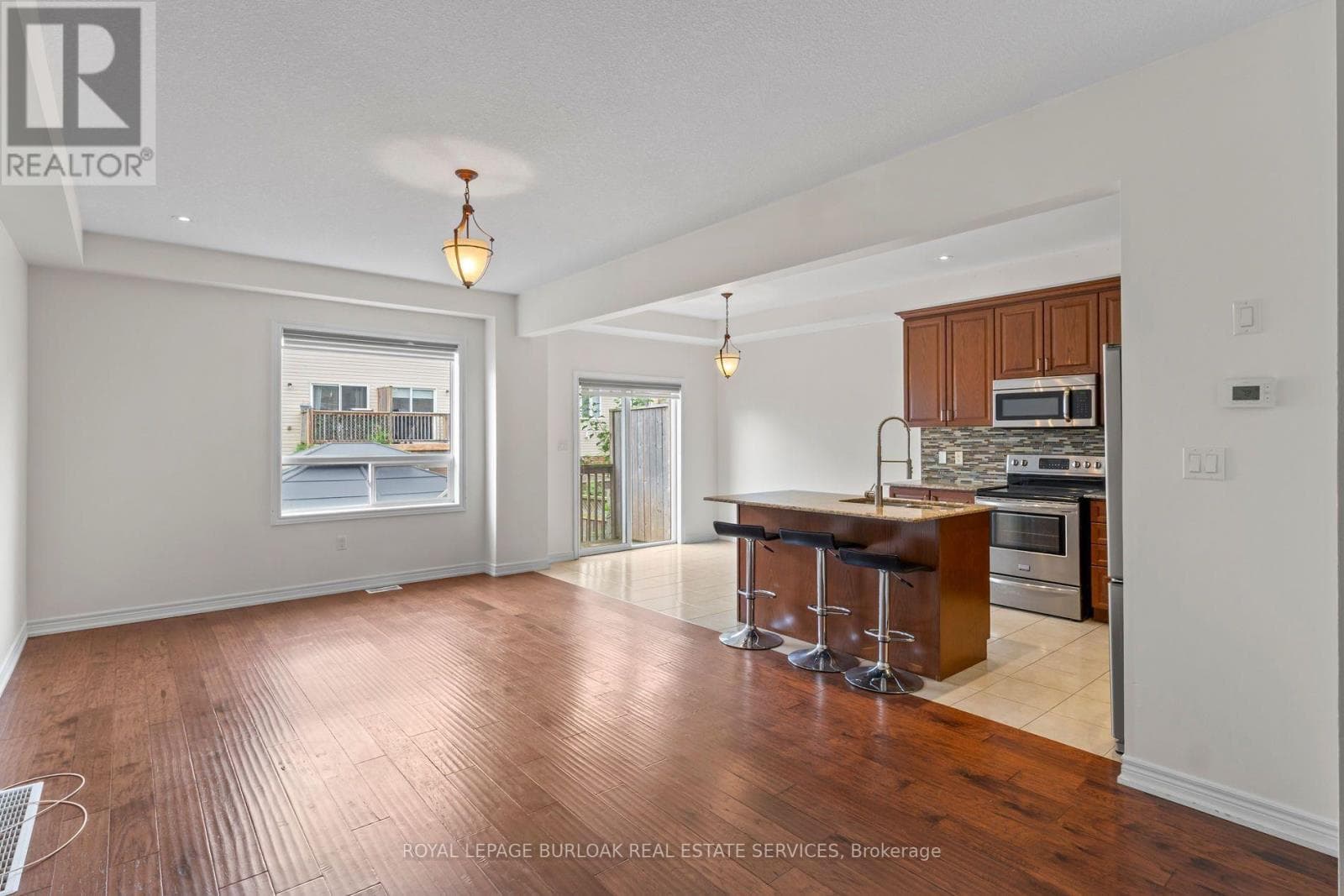 Single Family at 5055 Alyssa Drive, Lincoln (Beamsville), Ontario - Photo 7 - RE/MAX Garden City Realty