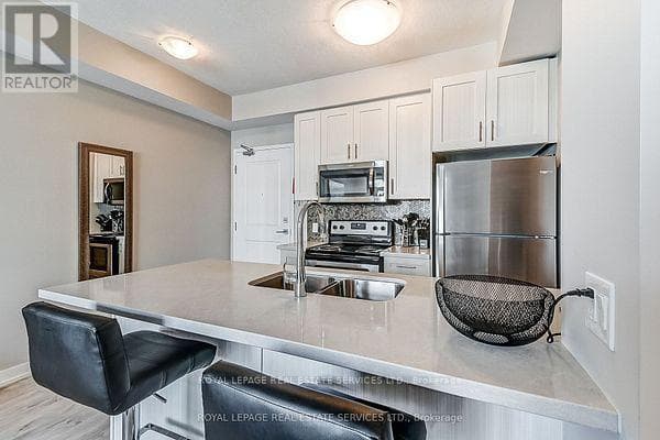 Single Family at 503- 2490 Old Bronte Road, Oakville (WM Westmount), Ontario - Photo 8 - RE/MAX Garden City Realty