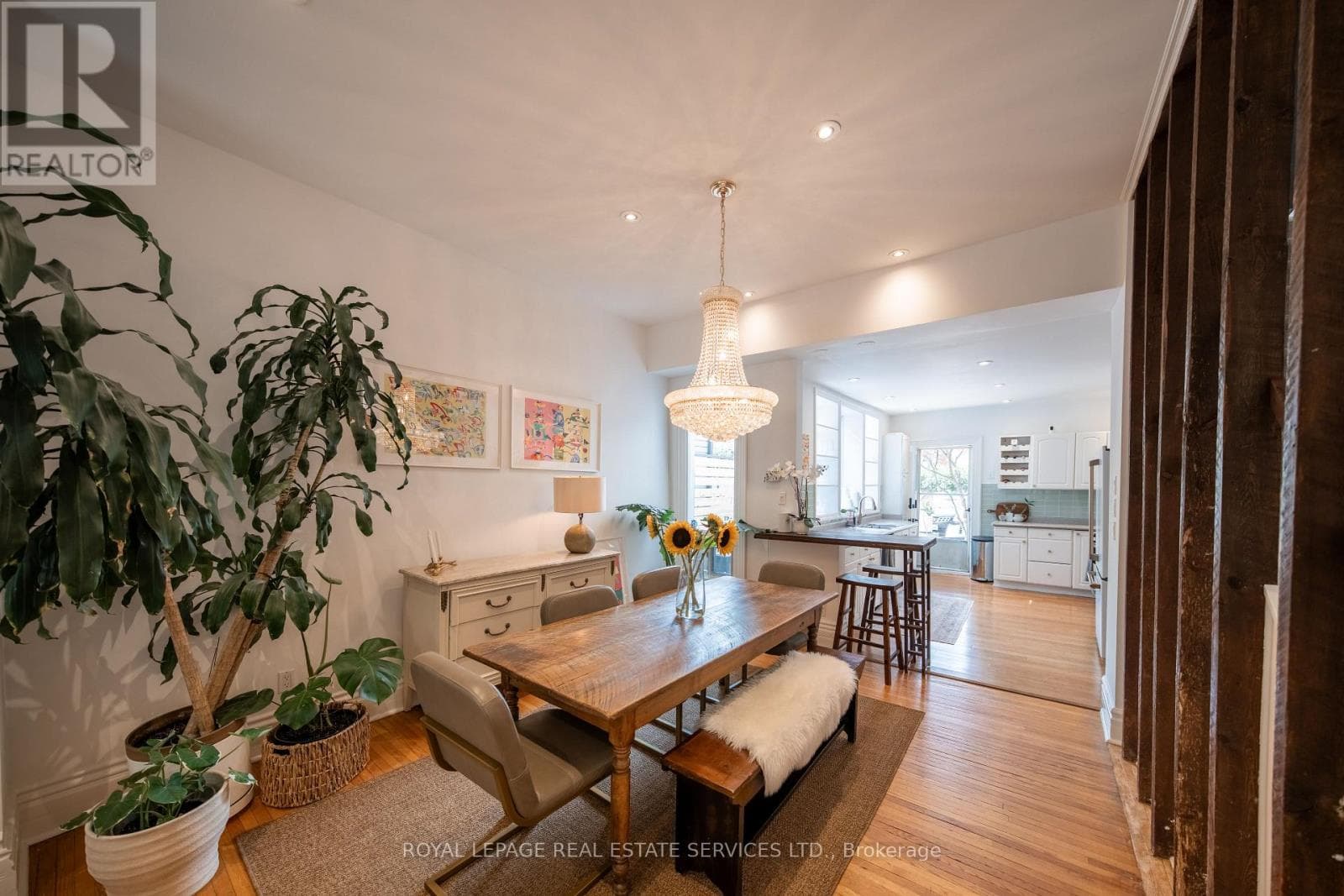 8 Henderson Avenue