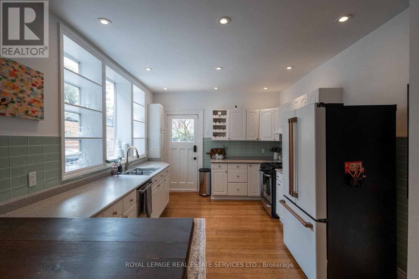 Single Family at 8 Henderson Avenue, Toronto (Trinity-Bellwoods), Ontario - Photo 5 - RE/MAX Garden City Realty