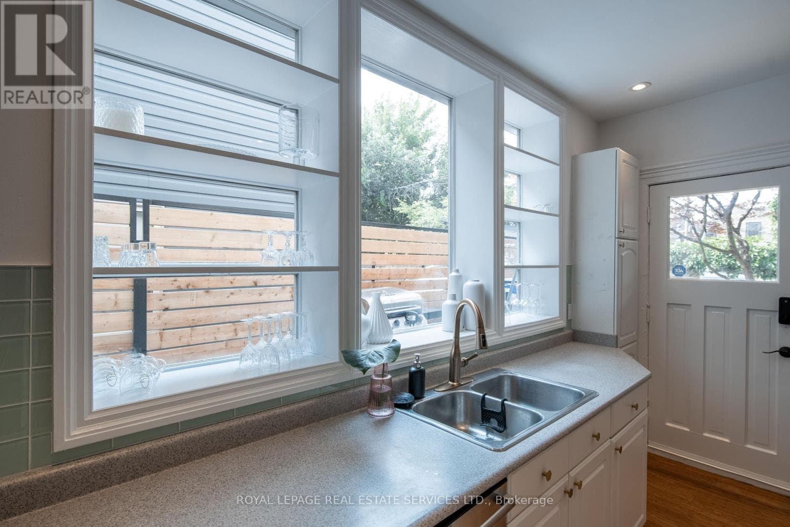 Single Family at 8 Henderson Avenue, Toronto (Trinity-Bellwoods), Ontario - Photo 6 - RE/MAX Garden City Realty