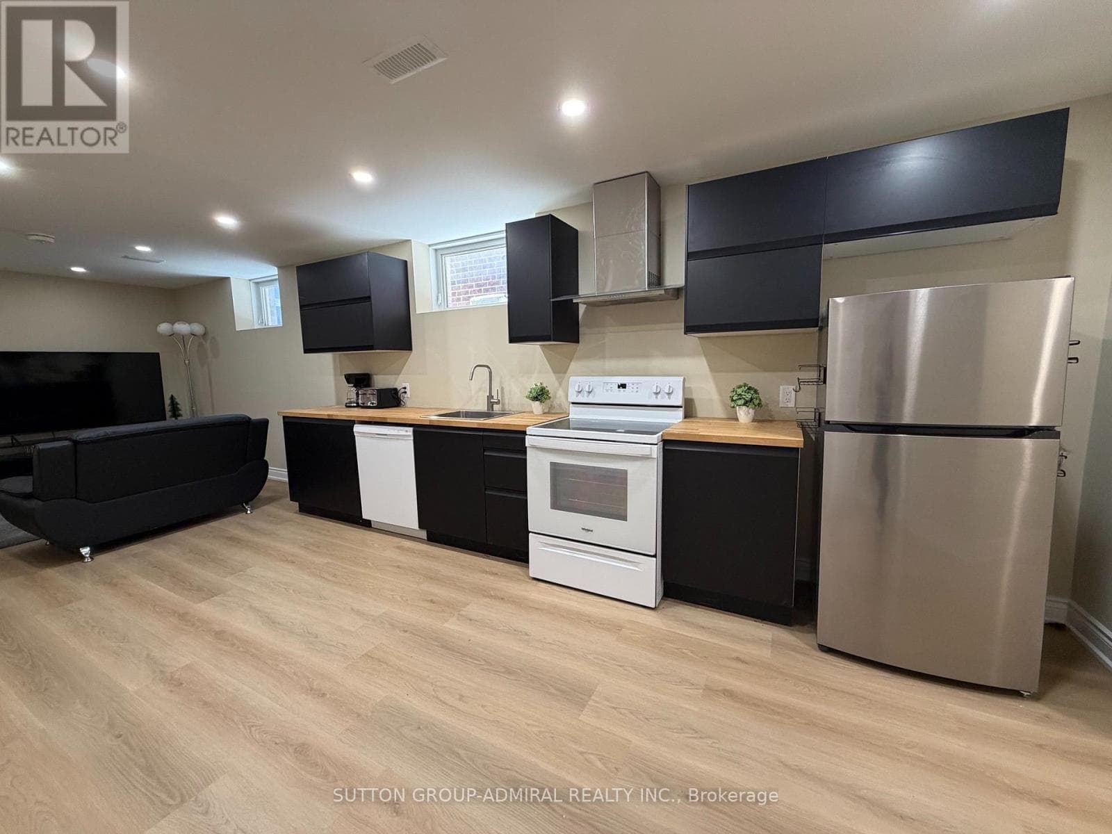 Single Family at 232 Frederick Curran Lane, Newmarket (Woodland Hill), Ontario - Photo 3 - RE/MAX Garden City Realty