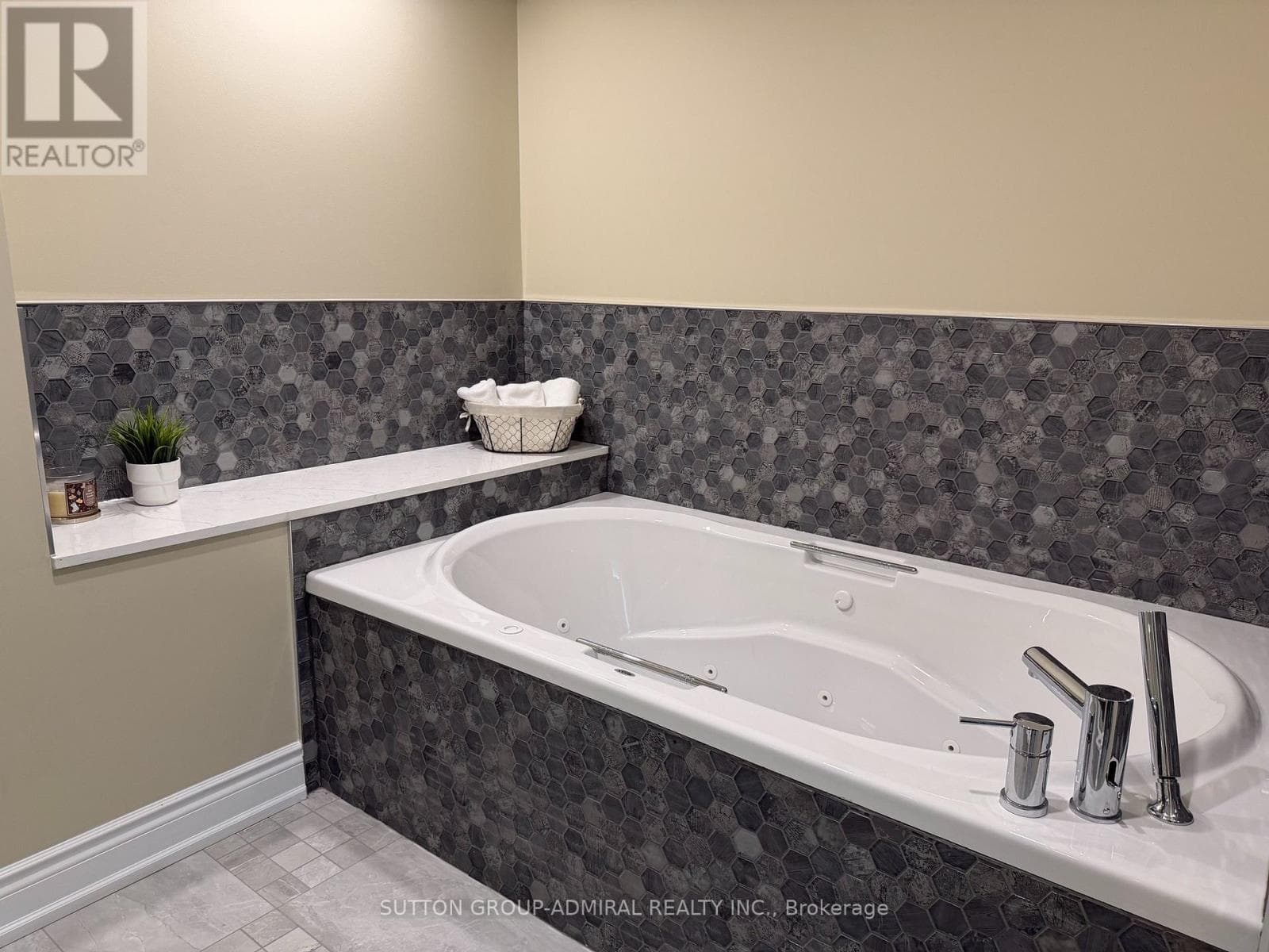 Single Family at 232 Frederick Curran Lane, Newmarket (Woodland Hill), Ontario - Photo 9 - RE/MAX Garden City Realty