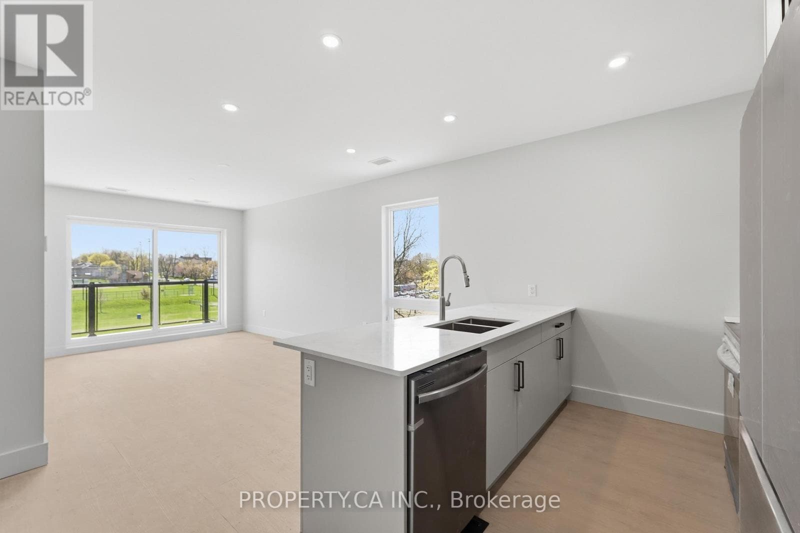 Single Family at 508- 8 Hutt Lane, Thorold (Thorold Downtown), Ontario - Photo 3 - RE/MAX Garden City Realty