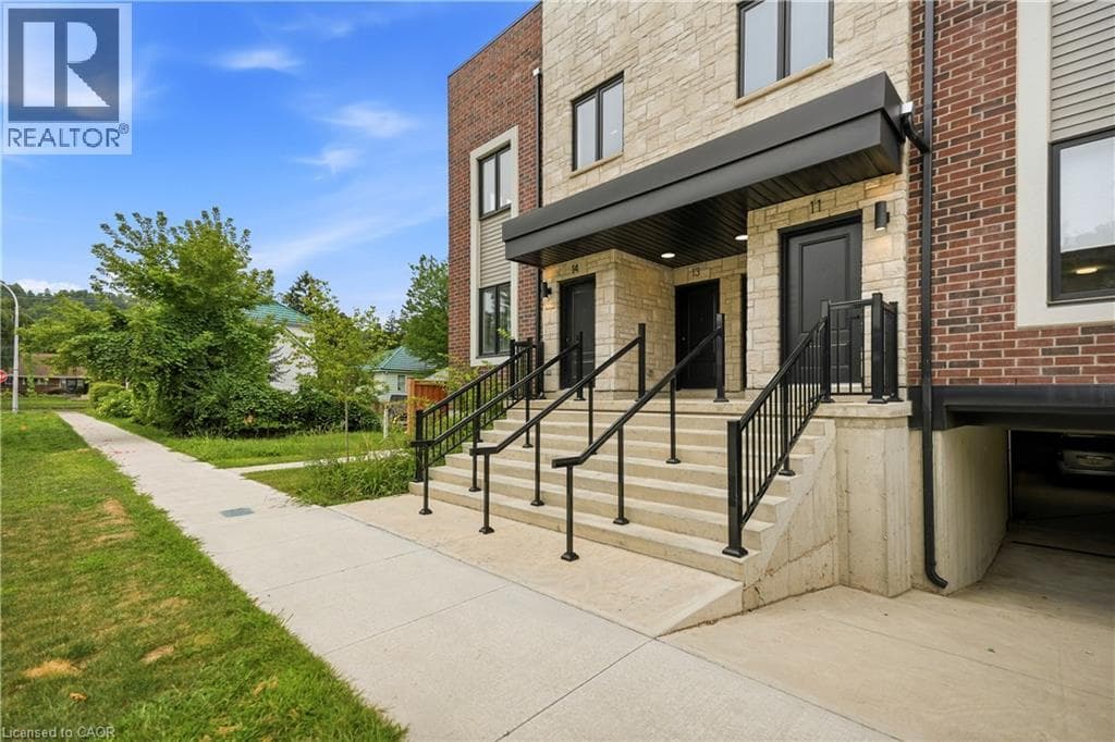 Single Family at 12- 2 SLESSOR Boulevard, Grimsby, Ontario - Photo 3 - RE/MAX Garden City Realty