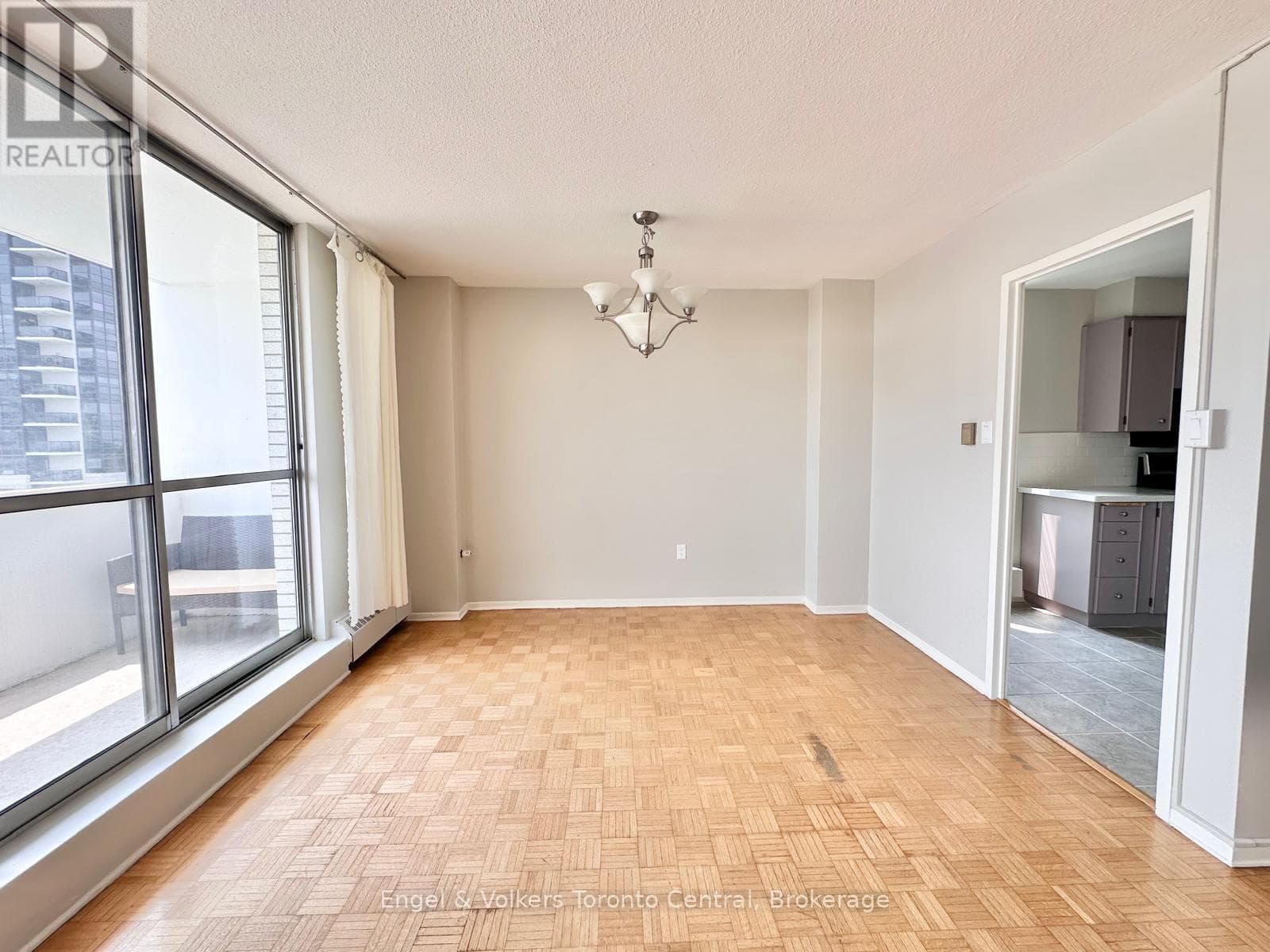 Single Family at 502- 15 Towering Heights Boulevard, St. Catharines (Glendale/Glenridge), Ontario - Photo 10 - RE/MAX Garden City Realty