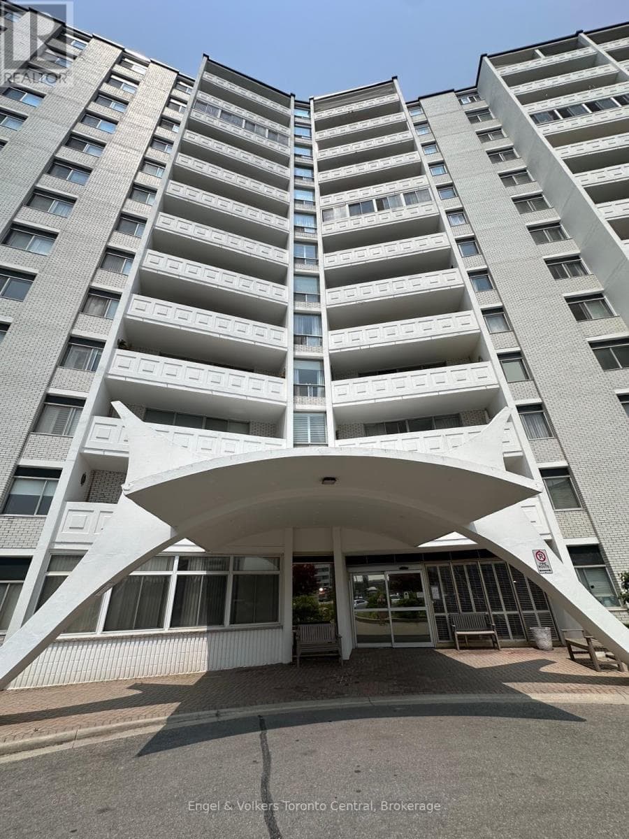 Single Family at 502- 15 Towering Heights Boulevard, St. Catharines (Glendale/Glenridge), Ontario - Photo 2 - RE/MAX Garden City Realty