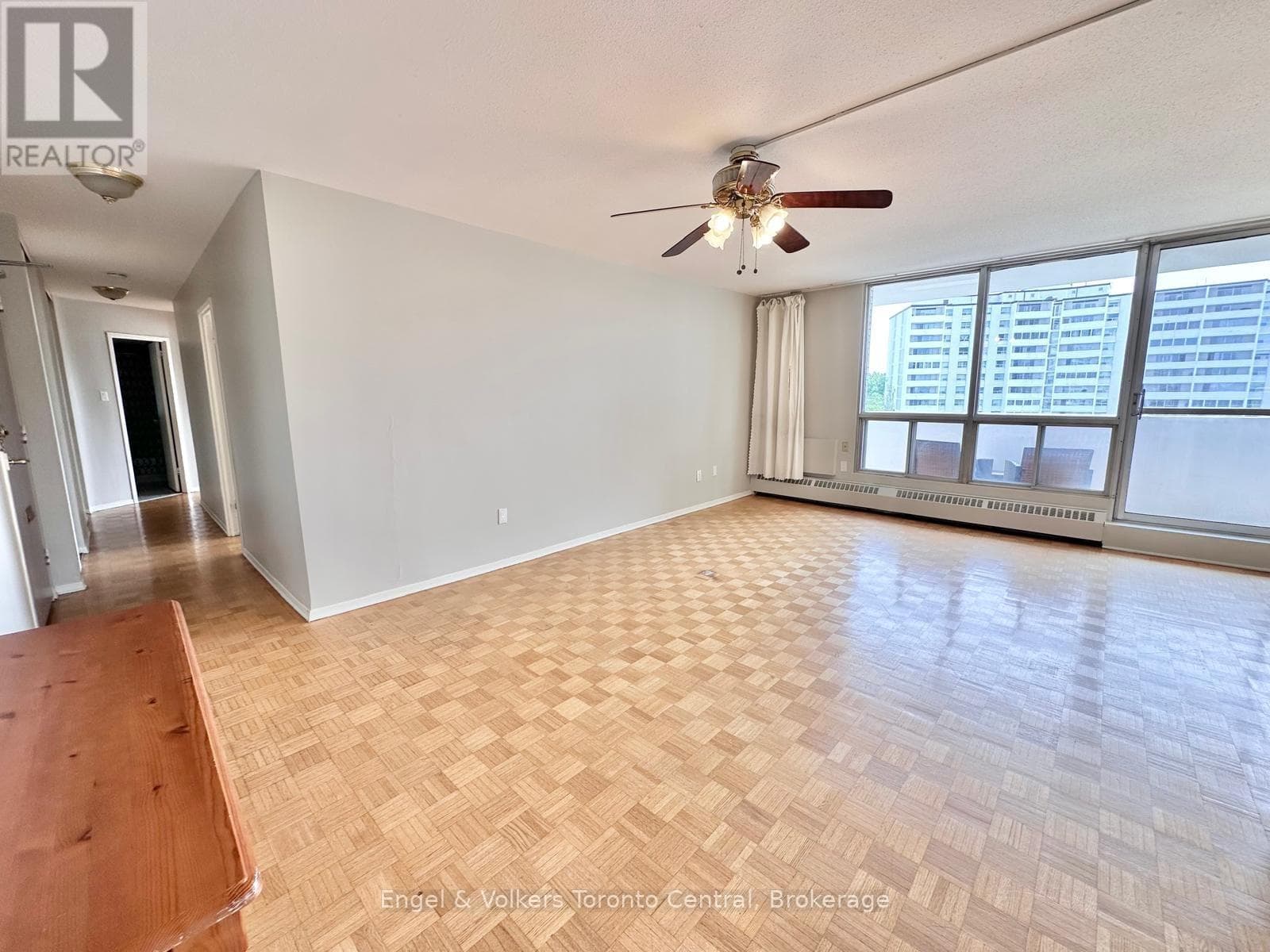 Single Family at 502- 15 Towering Heights Boulevard, St. Catharines (Glendale/Glenridge), Ontario - Photo 8 - RE/MAX Garden City Realty