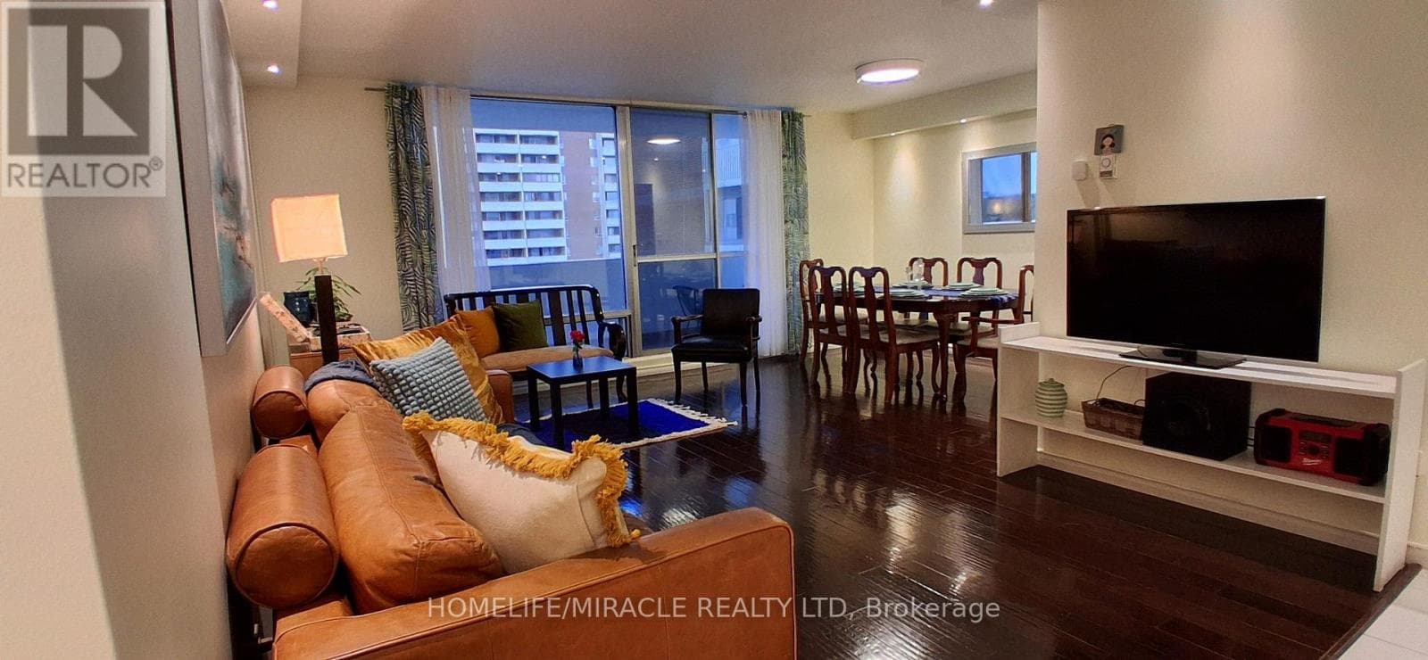 1618- 1 Massey Square