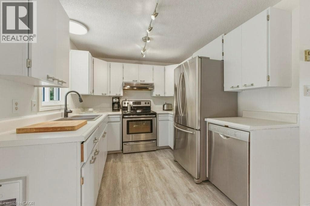 Single Family at 5 CEDAR Court, New Tecumseth, Ontario - Photo 8 - RE/MAX Garden City Realty