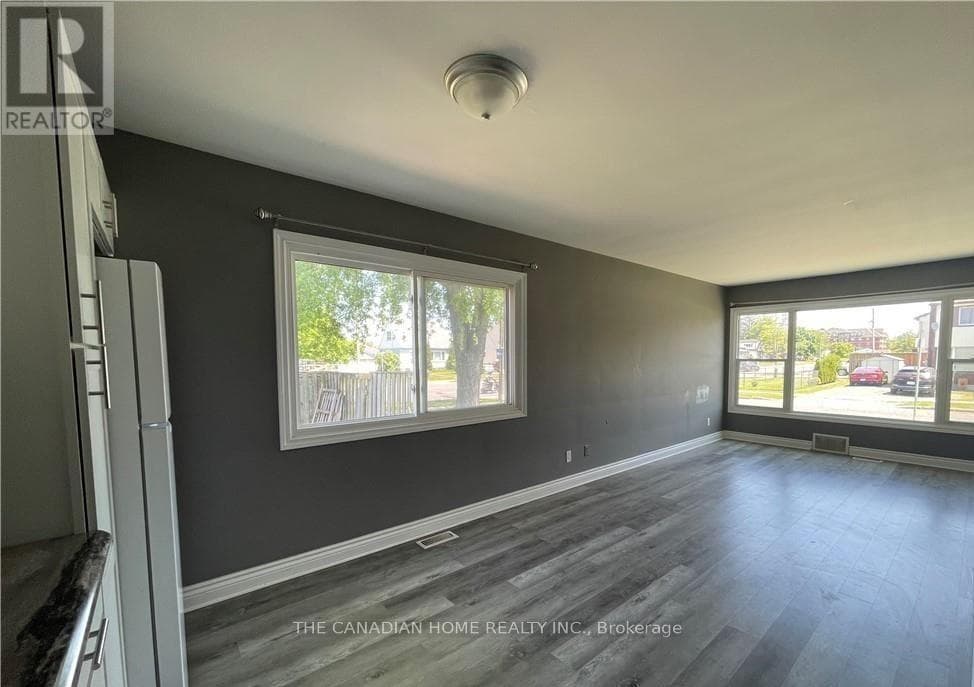 Single Family at 7265 Fern Ave Avenue, Niagara Falls (Oldfield), Ontario - Photo 3 - RE/MAX Garden City Realty
