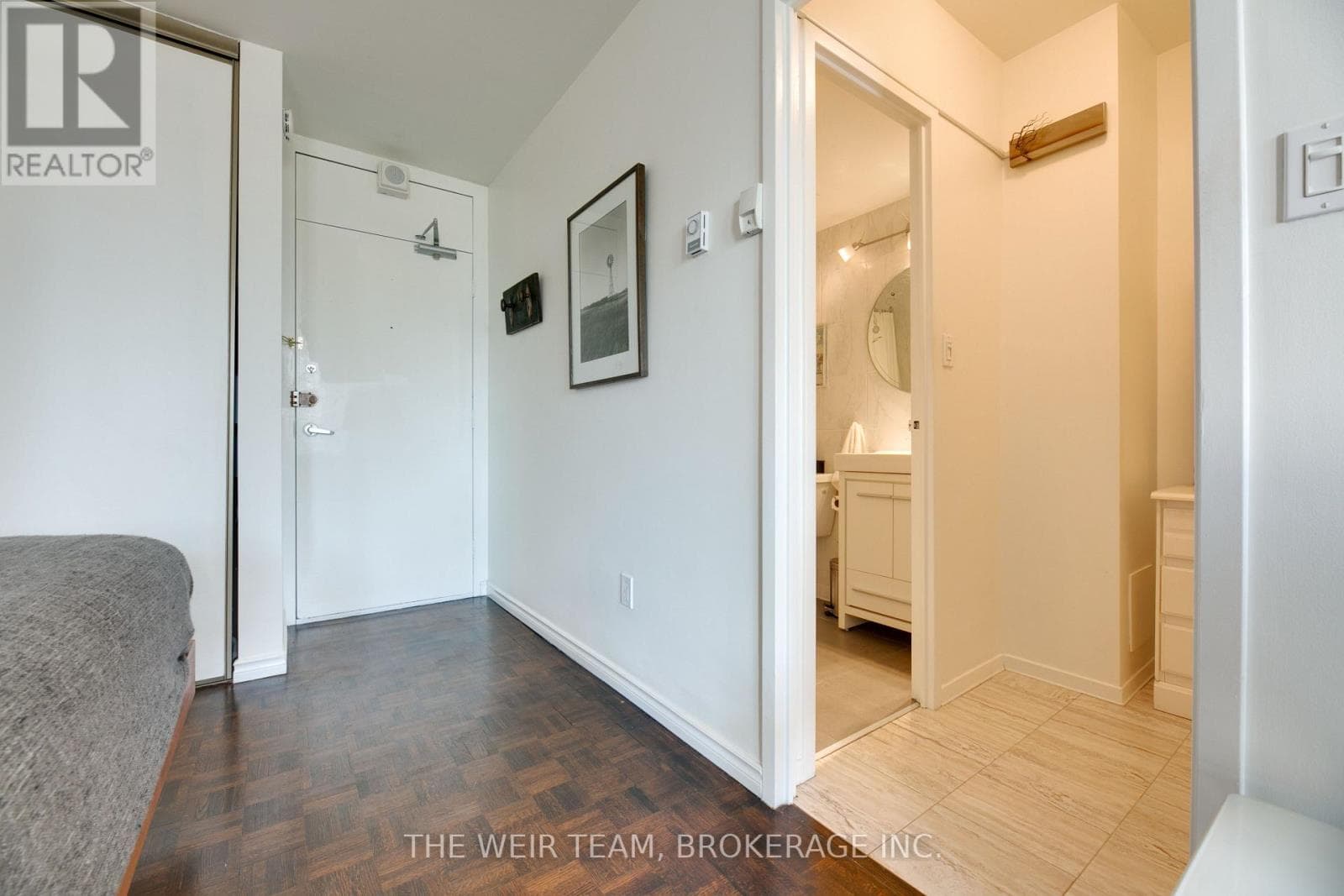Single Family at 905- 40 Homewood Avenue, Toronto (Cabbagetown-South St. James Town), Ontario - Photo 2 - RE/MAX Garden City Realty
