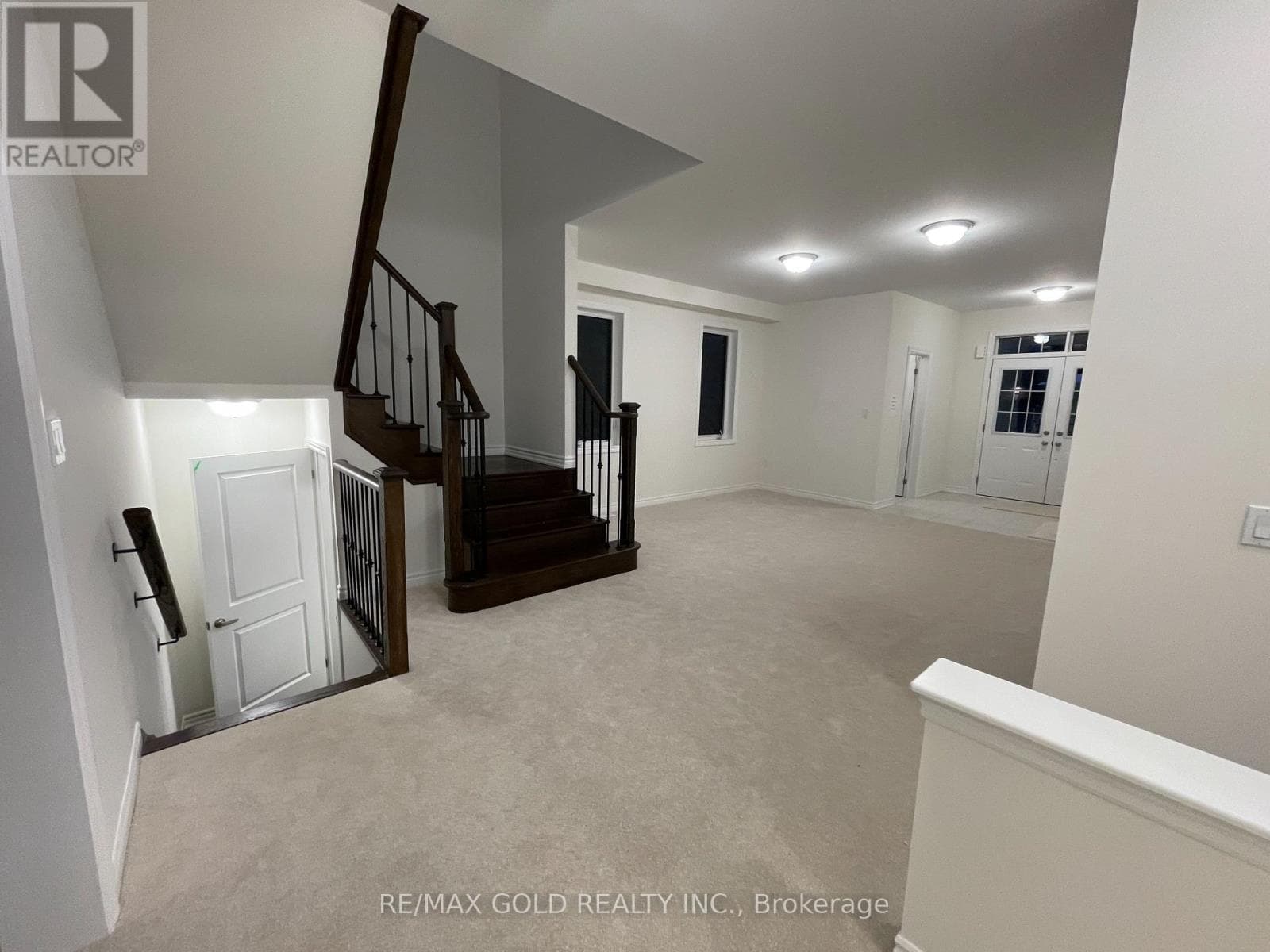 Single Family at 21 Sanford Circle, Springwater (Centre Vespra), Ontario - Photo 4 - RE/MAX Garden City Realty