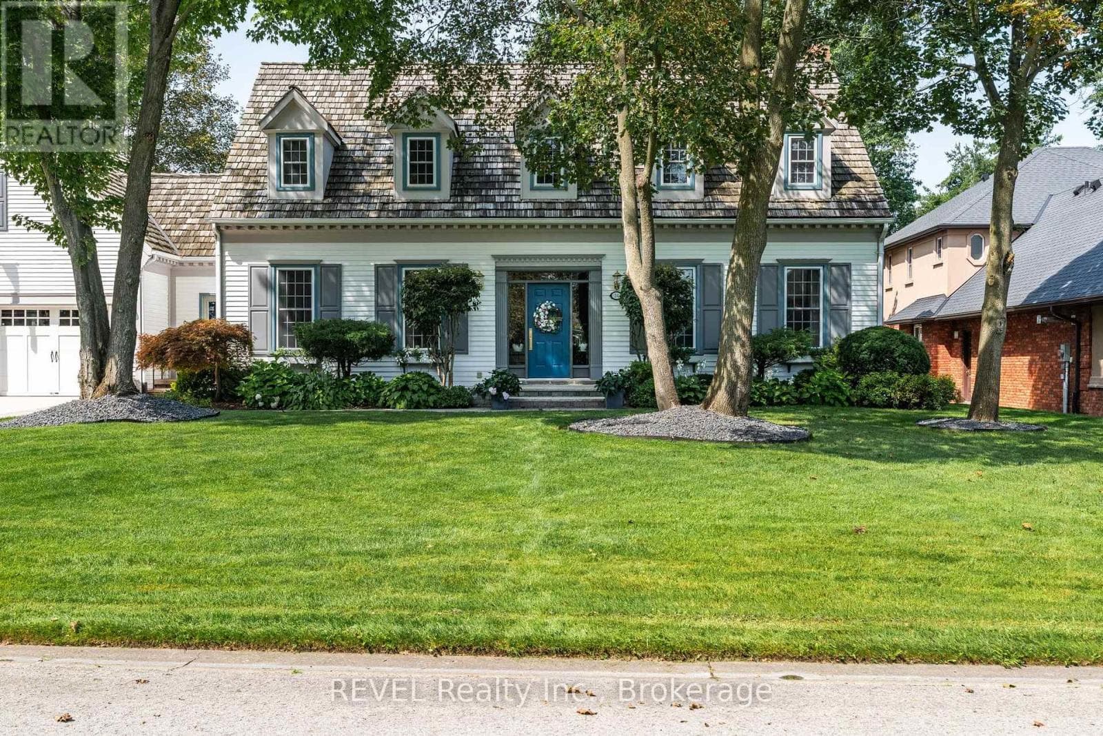 Single Family at 34 Lorimer Street, Pelham (Fonthill), Ontario - Photo 2 - RE/MAX Garden City Realty