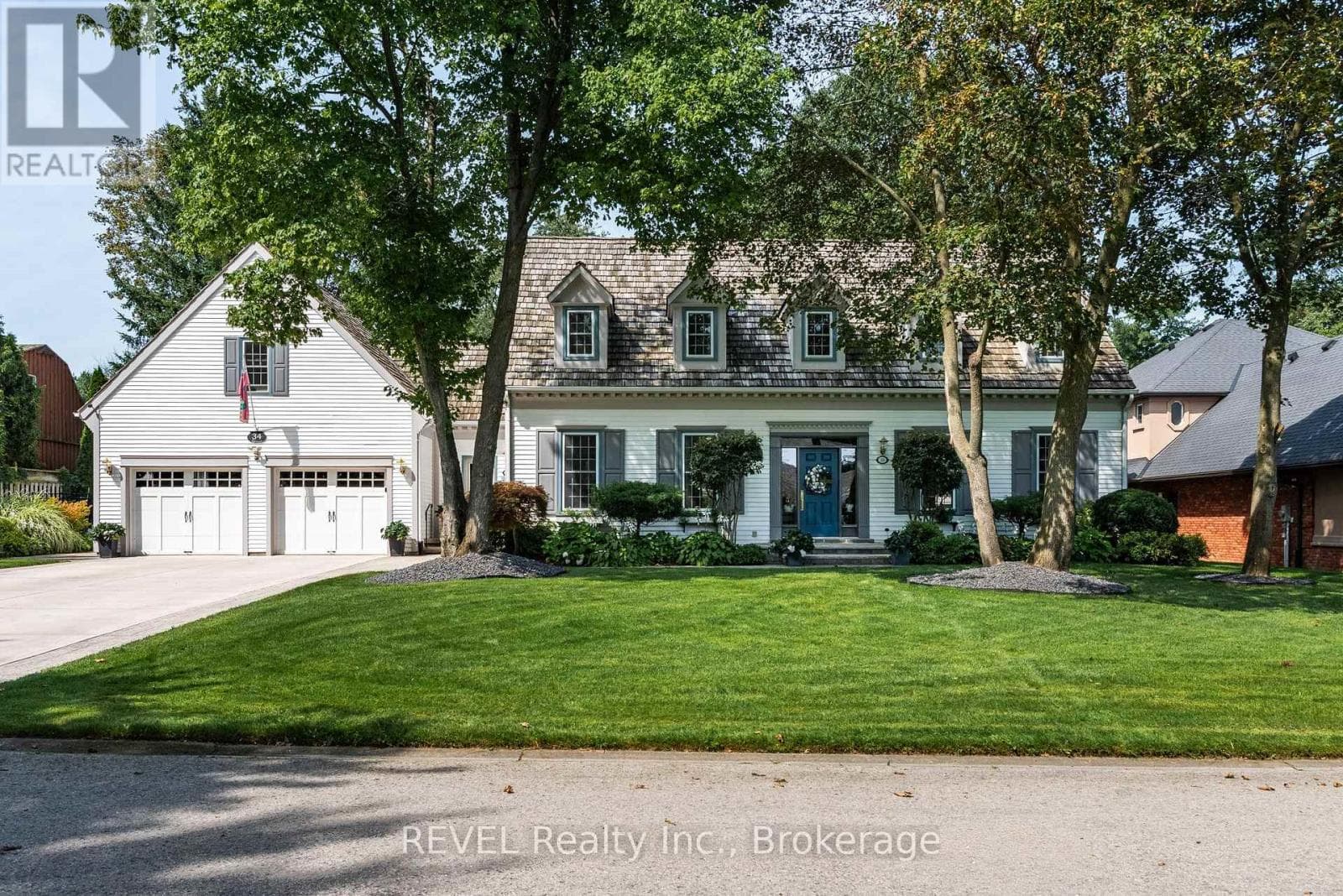 Single Family at 34 Lorimer Street, Pelham (Fonthill), Ontario - Photo 3 - RE/MAX Garden City Realty