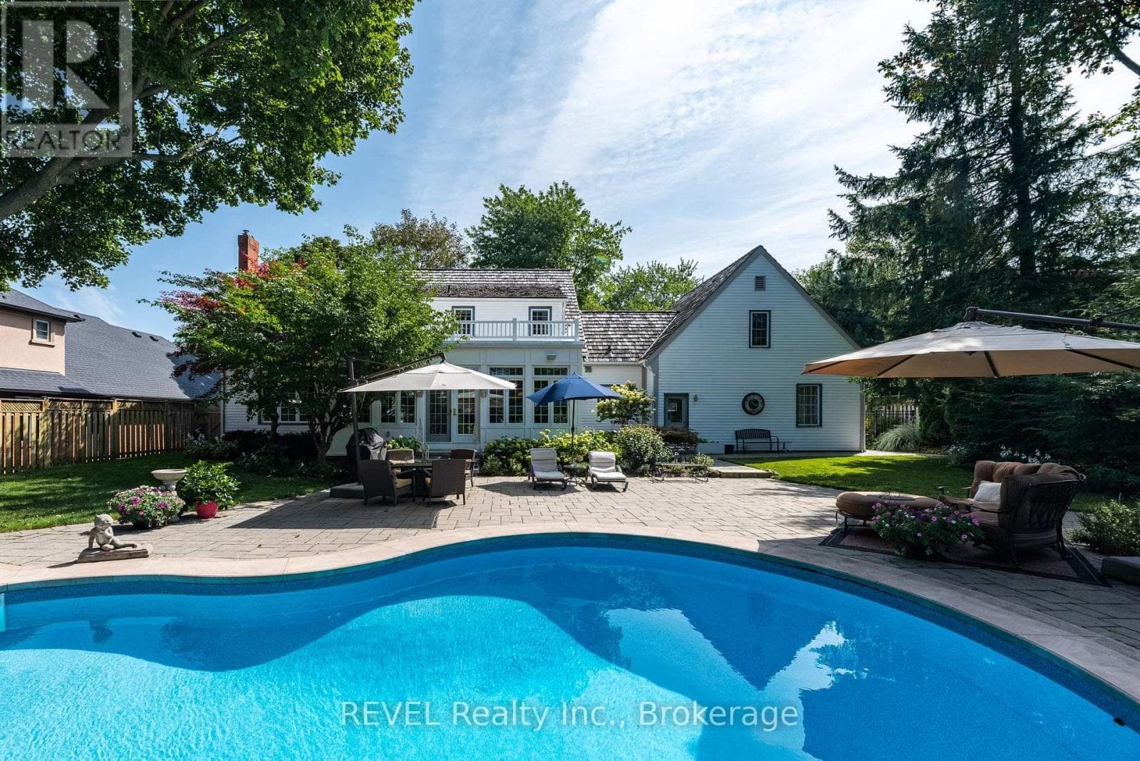 Single Family at 34 Lorimer Street, Pelham (Fonthill), Ontario - Photo 4 - RE/MAX Garden City Realty
