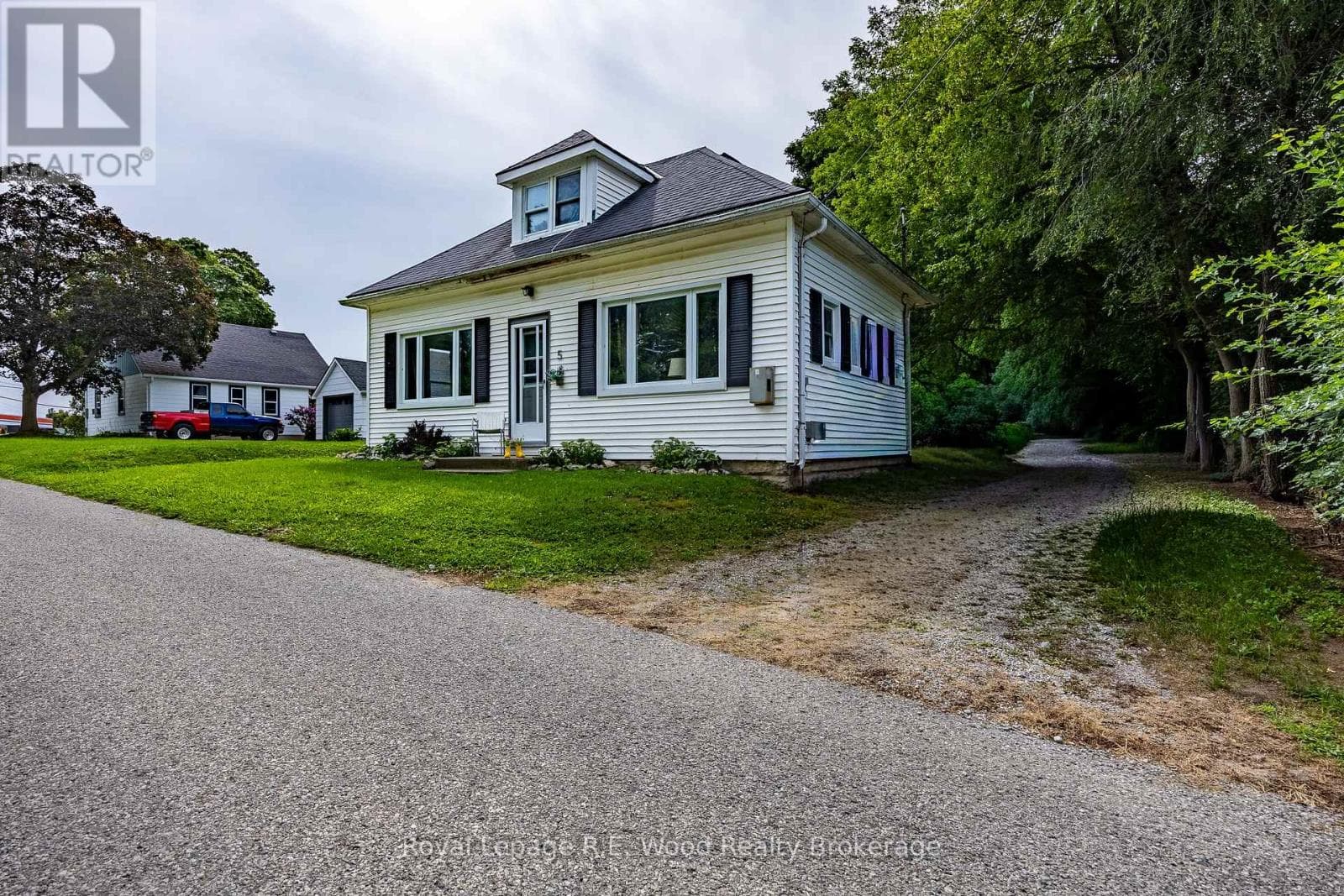 Single Family at 5 FIRST Alley, Tillsonburg, Ontario - Photo 2 - RE/MAX Garden City Realty