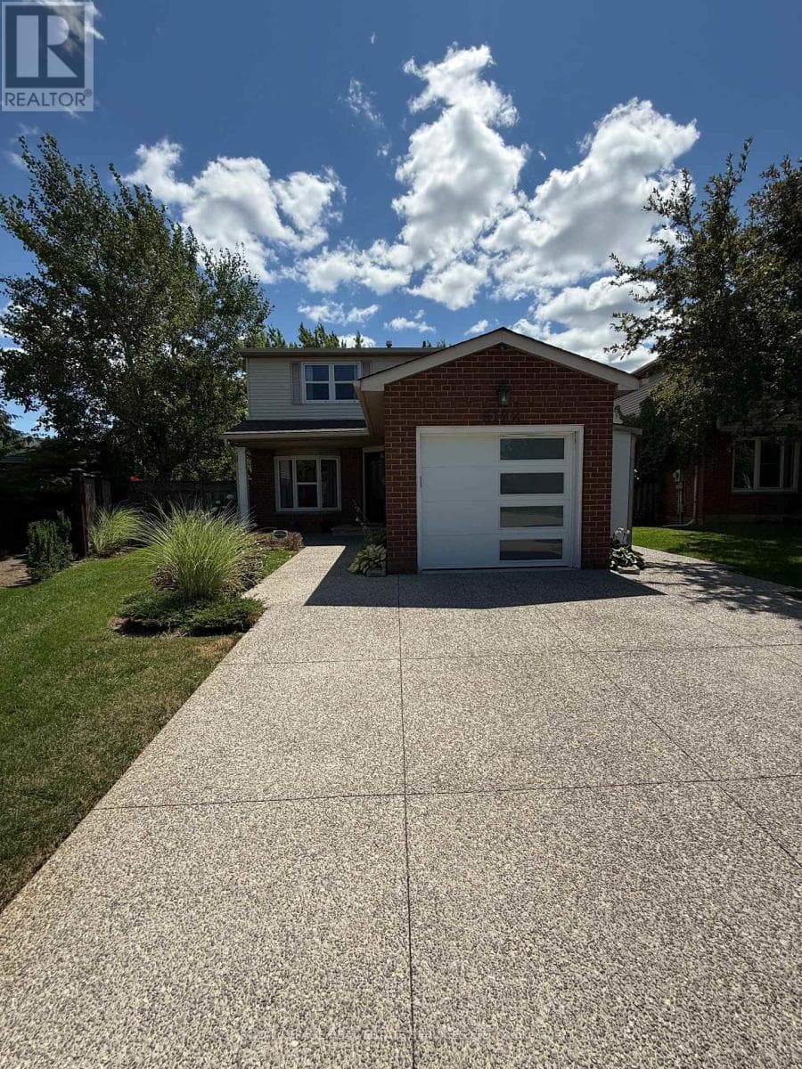3122 Sandcliffe Court