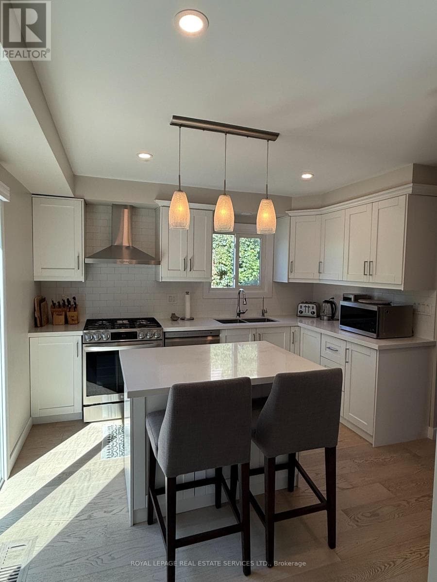 Single Family at 3122 Sandcliffe Court, Burlington (Headon), Ontario - Photo 7 - RE/MAX Garden City Realty