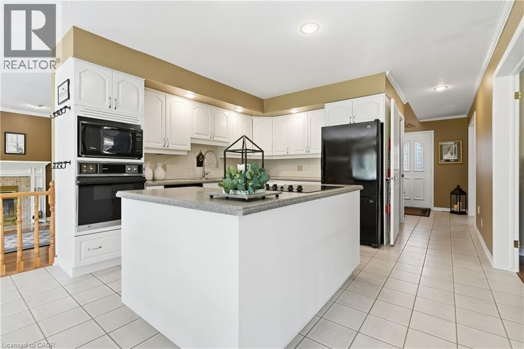 Single Family at 40 DALEMERE Crescent, St. Catharines, Ontario - Photo 7 - RE/MAX Garden City Realty