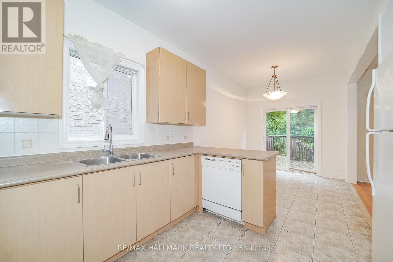 Single Family at 135 Maroon Drive, Richmond Hill (Oak Ridges Lake Wilcox), Ontario - Photo 7 - RE/MAX Garden City Realty