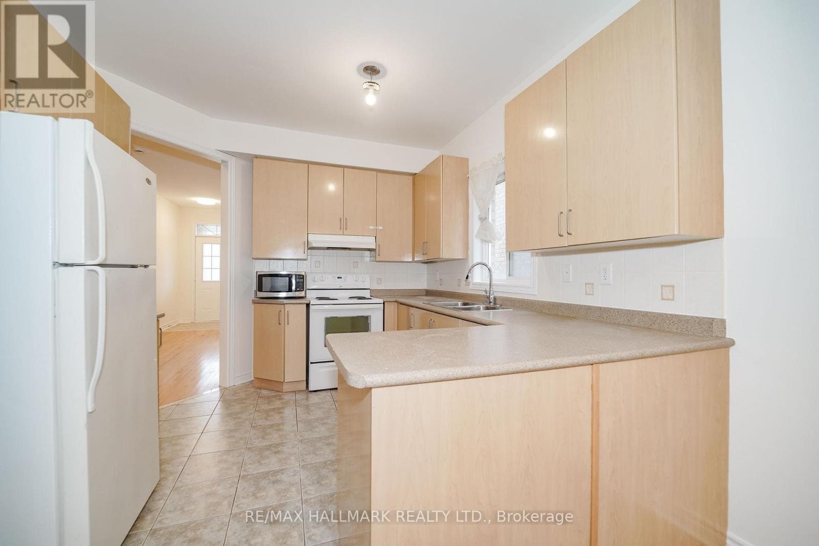 Single Family at 135 Maroon Drive, Richmond Hill (Oak Ridges Lake Wilcox), Ontario - Photo 8 - RE/MAX Garden City Realty