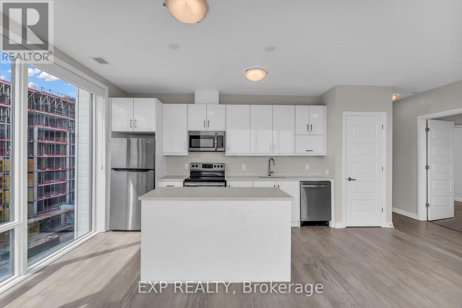 Single Family at 416- 95 Dundas Street, Oakville (GO Glenorchy), Ontario - Photo 4 - RE/MAX Garden City Realty