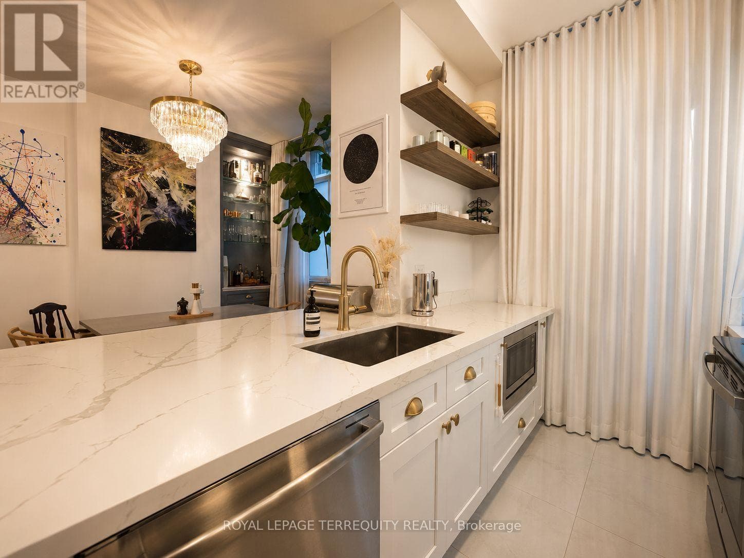 Single Family at 101- 60 St Clair Avenue, Toronto (Yonge-St. Clair), Ontario - Photo 3 - RE/MAX Garden City Realty