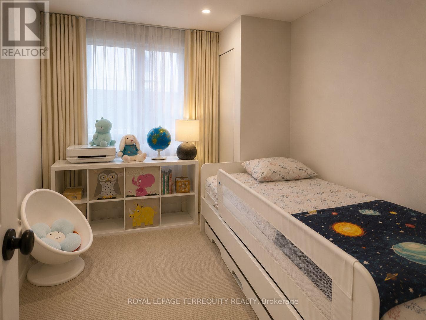 Single Family at 101- 60 St Clair Avenue, Toronto (Yonge-St. Clair), Ontario - Photo 9 - RE/MAX Garden City Realty