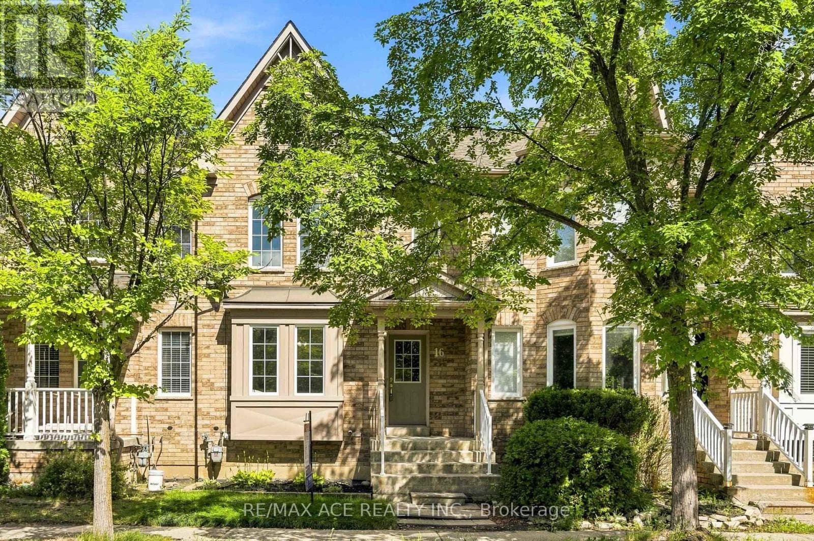 16 White's Hill Avenue