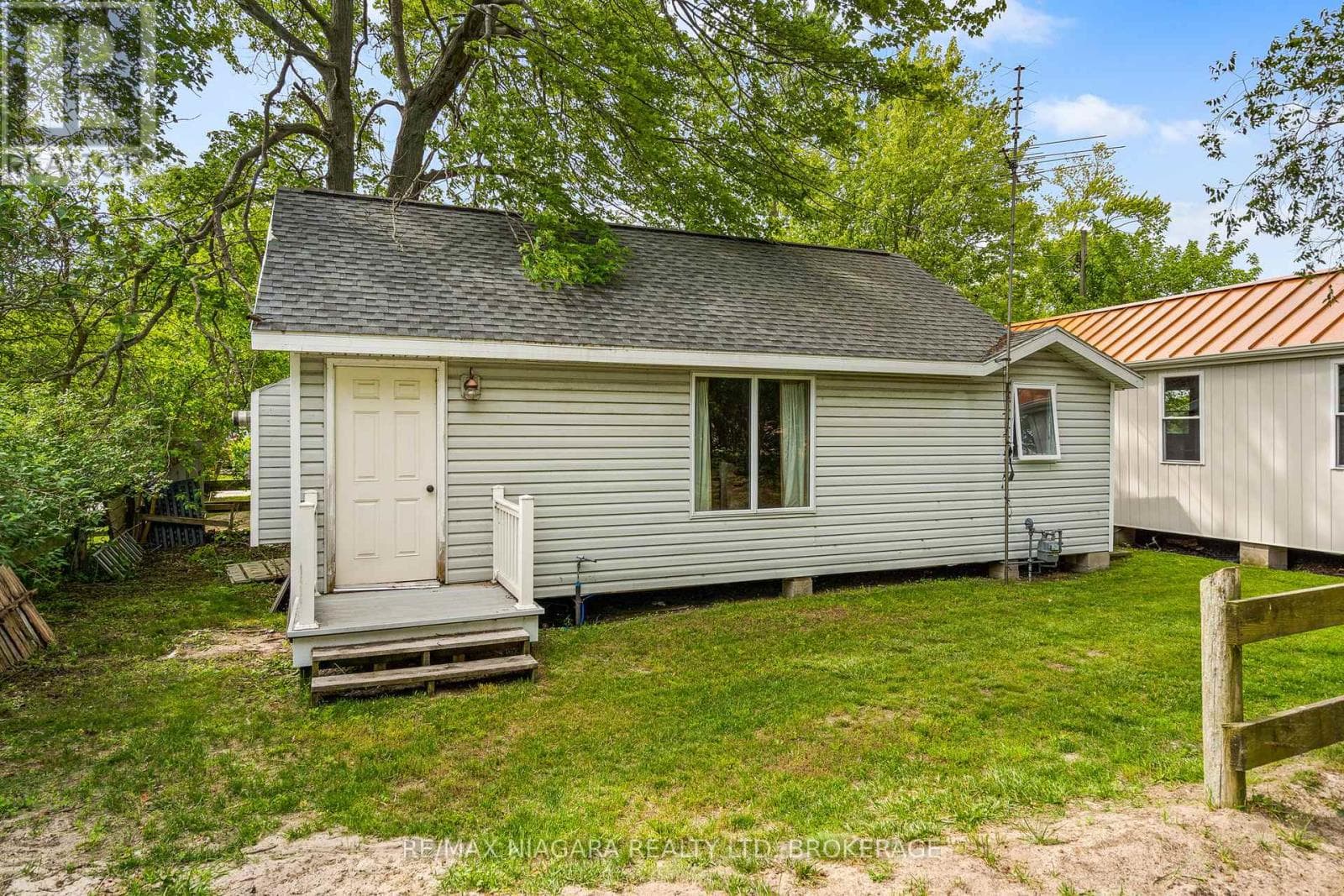 12213 Lakeshore Road