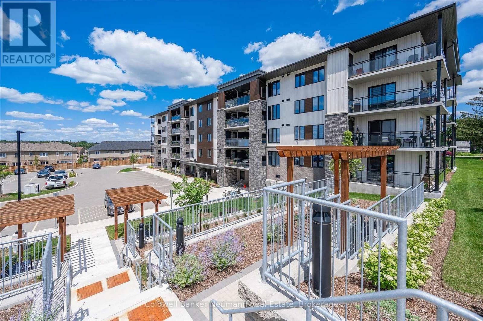 102- 104 Summit Ridge Drive