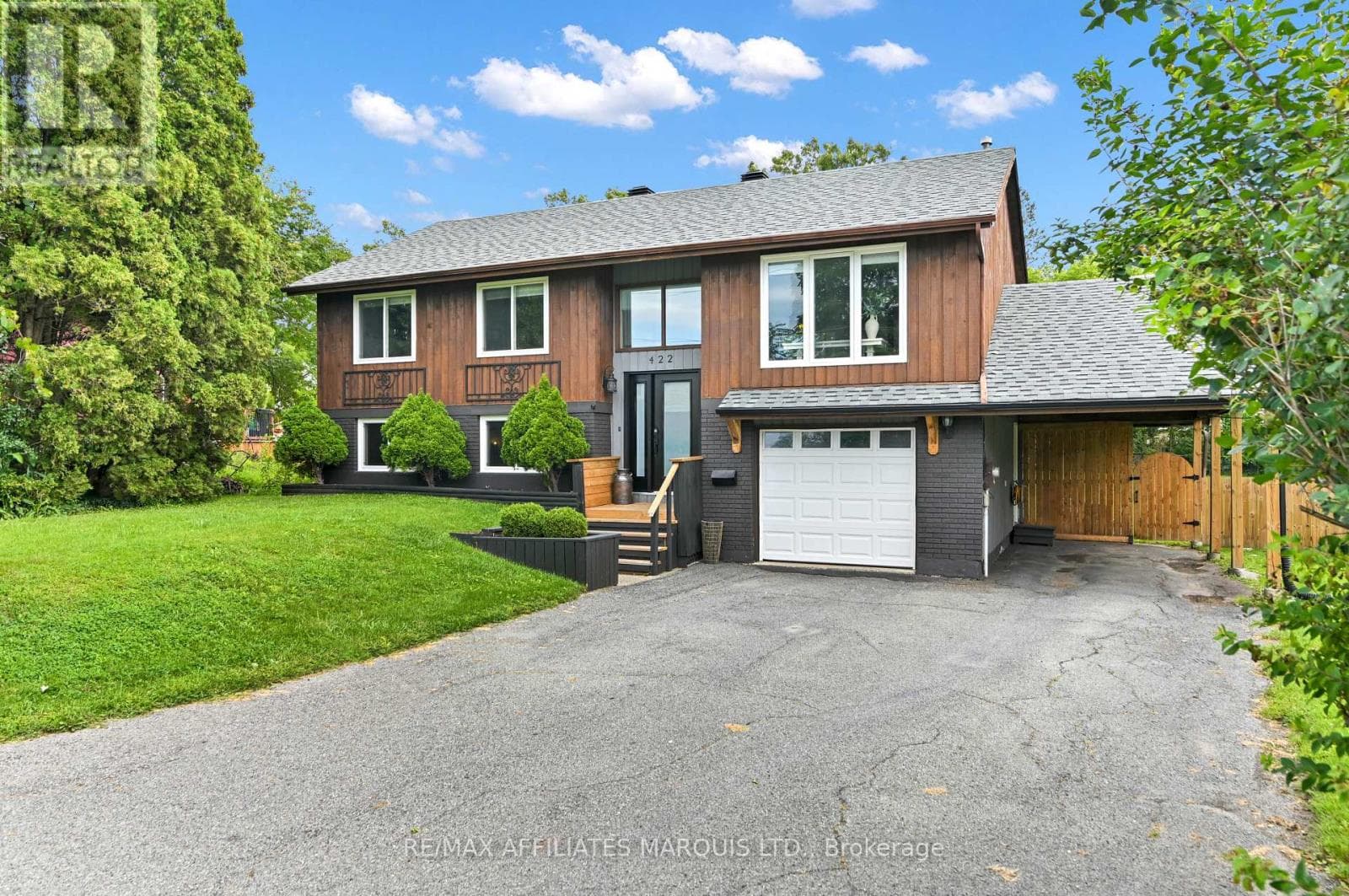 Single Family at 422 HILBERT Avenue, Cornwall, Ontario - Photo 2 - RE/MAX Garden City Realty