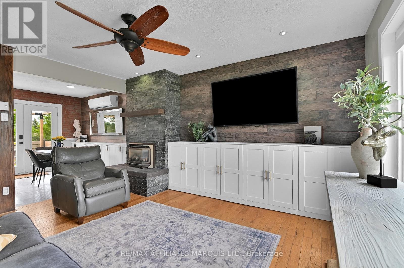 Single Family at 422 HILBERT Avenue, Cornwall, Ontario - Photo 6 - RE/MAX Garden City Realty