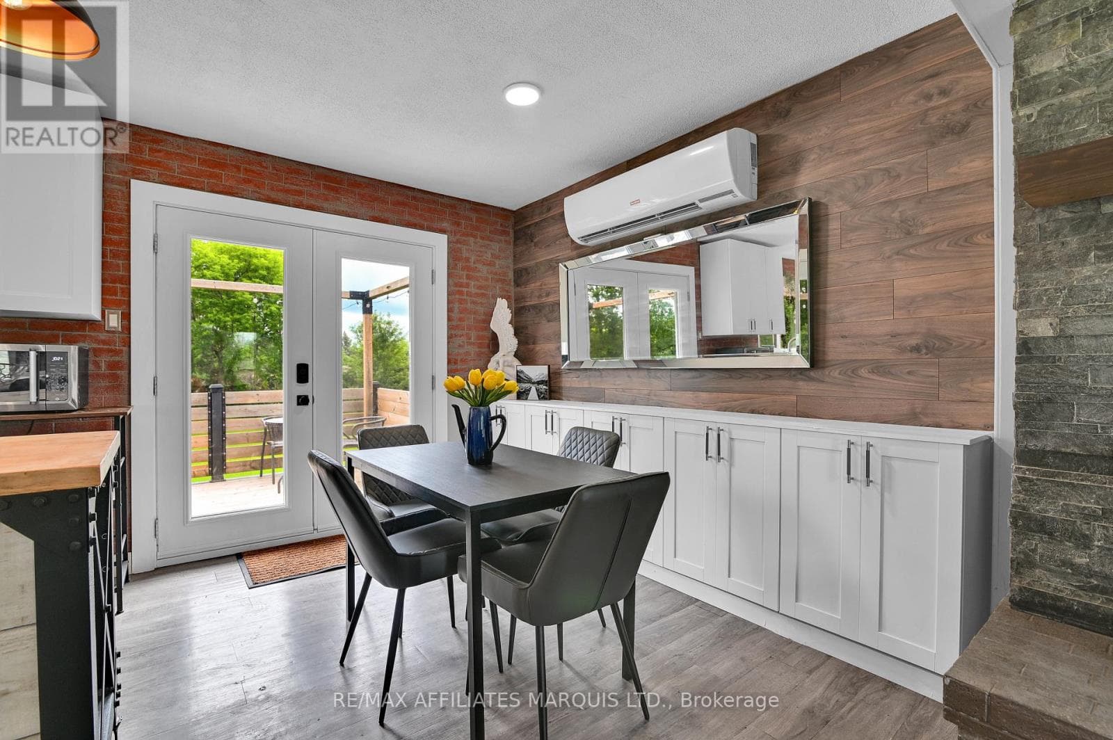 Single Family at 422 HILBERT Avenue, Cornwall, Ontario - Photo 7 - RE/MAX Garden City Realty