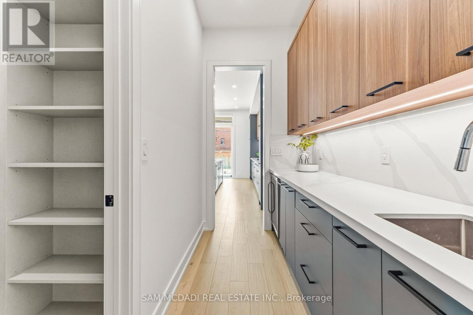 Single Family at 24 Twenty First Street, Toronto (New Toronto), Ontario - Photo 8 - RE/MAX Garden City Realty