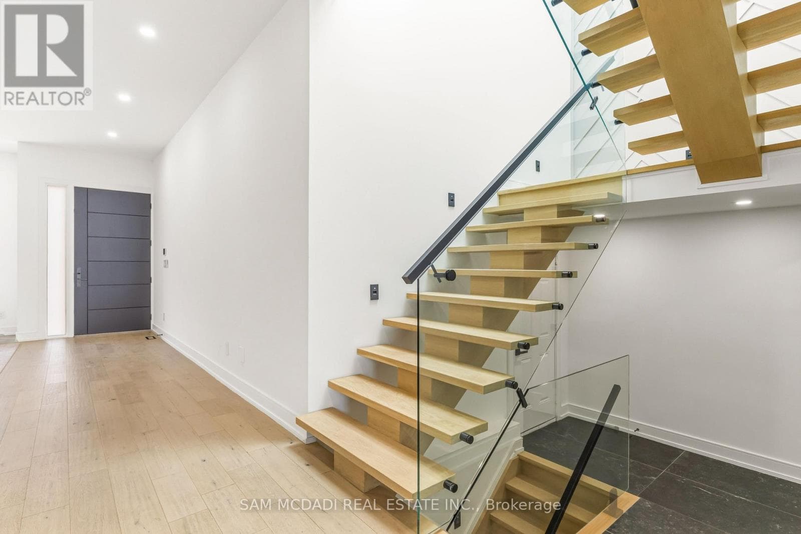 Single Family at 24 Twenty First Street, Toronto (New Toronto), Ontario - Photo 3 - RE/MAX Garden City Realty