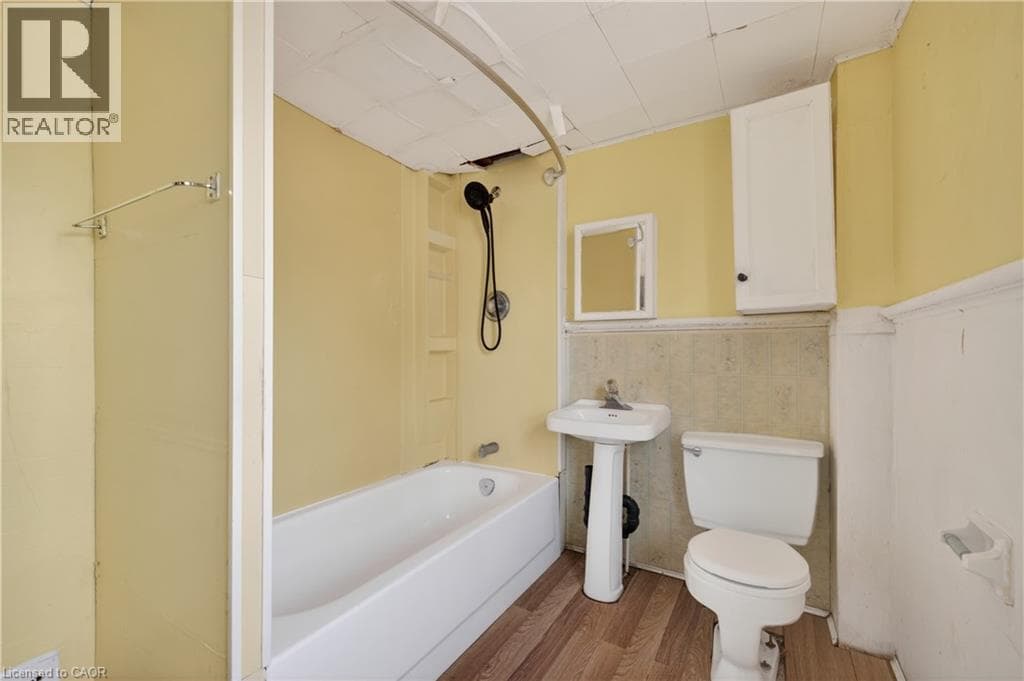Single Family at 26 ARTHUR Avenue, St. Thomas, Ontario - Photo 9 - RE/MAX Garden City Realty
