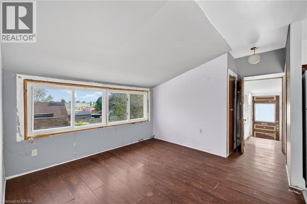 Single Family at 26 ARTHUR Avenue, St. Thomas, Ontario - Photo 5 - RE/MAX Garden City Realty