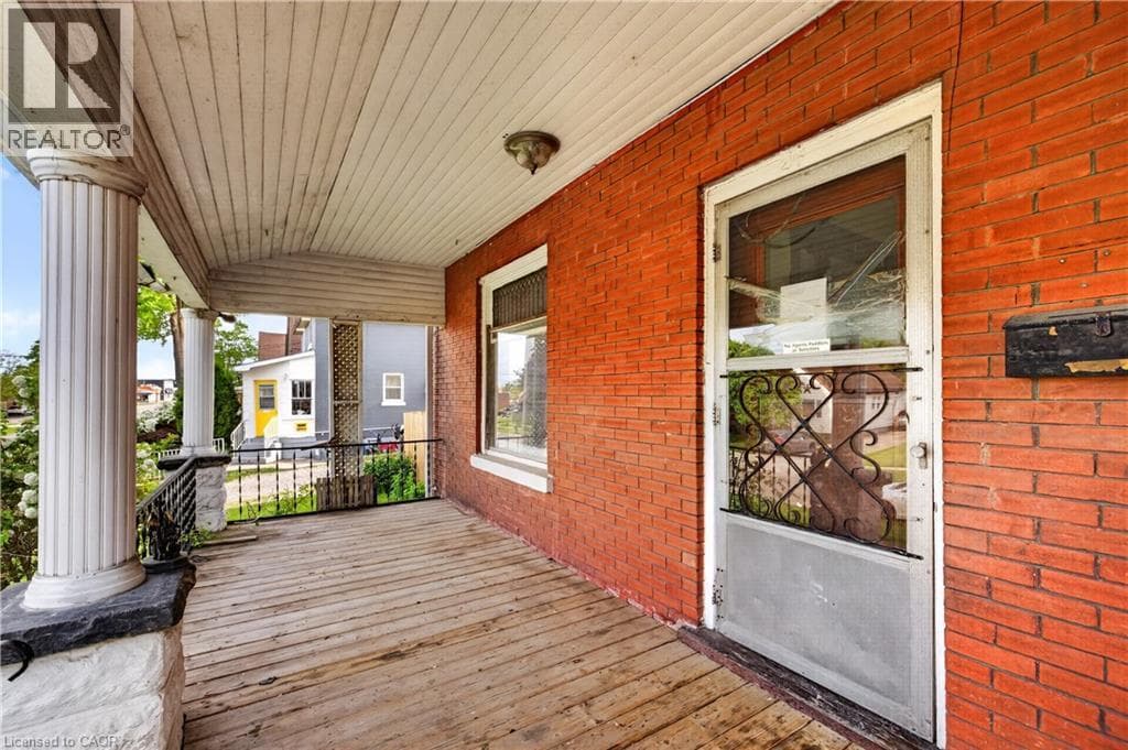 Single Family at 26 ARTHUR Avenue, St. Thomas, Ontario - Photo 4 - RE/MAX Garden City Realty