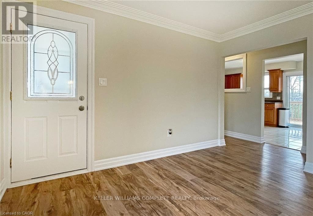 Single Family at Upper- 6 Myrtle Avenue, St. Catharines (Lakeport), Ontario - Photo 3 - RE/MAX Garden City Realty