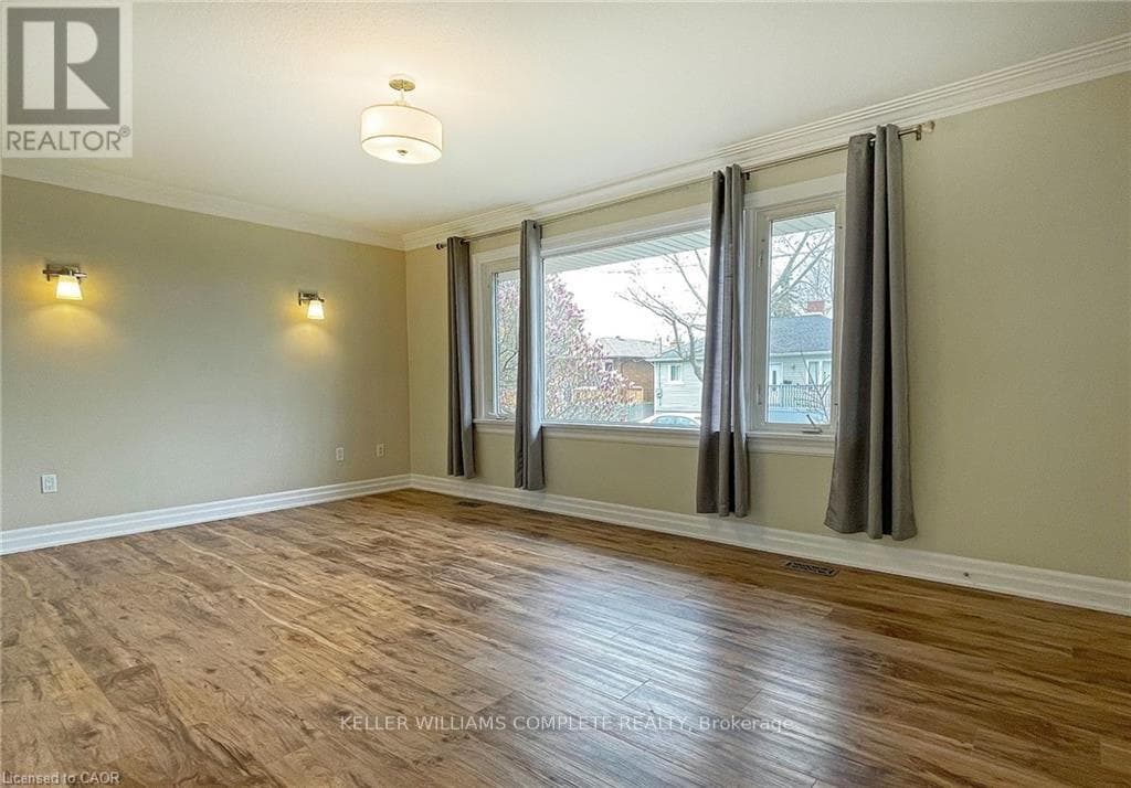Single Family at Upper- 6 Myrtle Avenue, St. Catharines (Lakeport), Ontario - Photo 4 - RE/MAX Garden City Realty