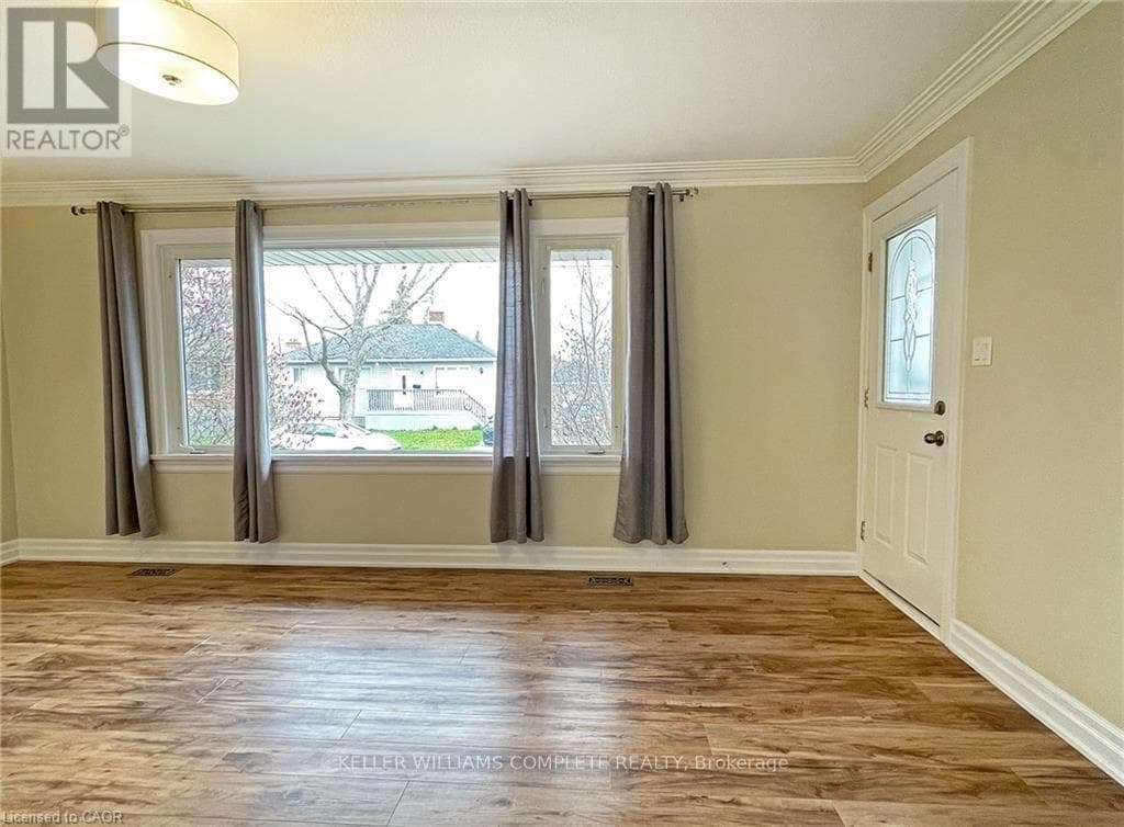 Single Family at Upper- 6 Myrtle Avenue, St. Catharines (Lakeport), Ontario - Photo 5 - RE/MAX Garden City Realty