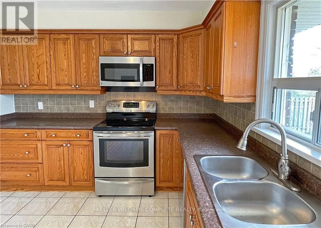 Single Family at Upper- 6 Myrtle Avenue, St. Catharines (Lakeport), Ontario - Photo 8 - RE/MAX Garden City Realty