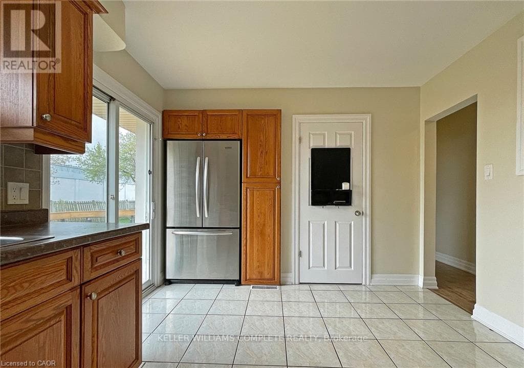 Single Family at Upper- 6 Myrtle Avenue, St. Catharines (Lakeport), Ontario - Photo 9 - RE/MAX Garden City Realty