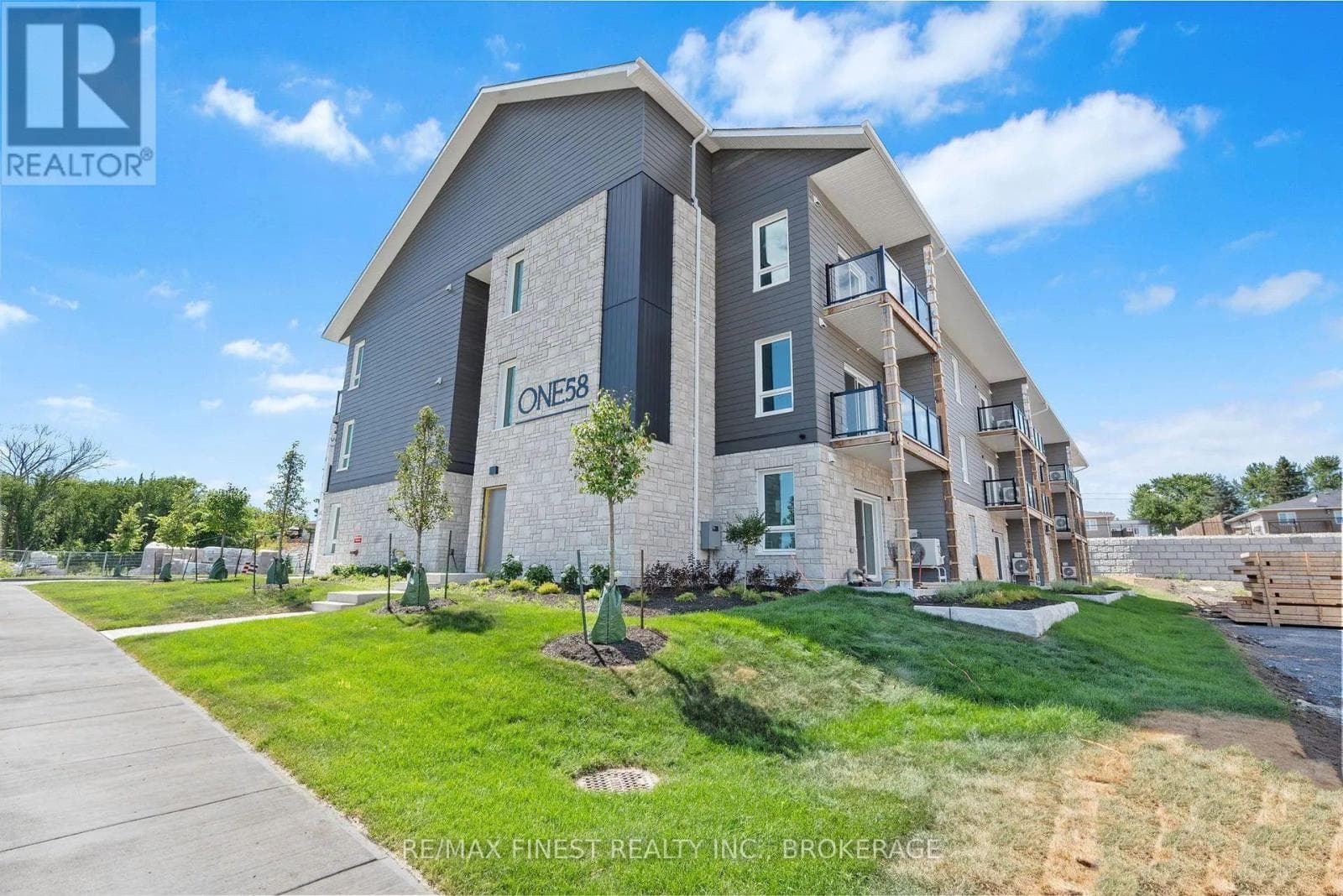 102- 158 Heritage Park Drive
