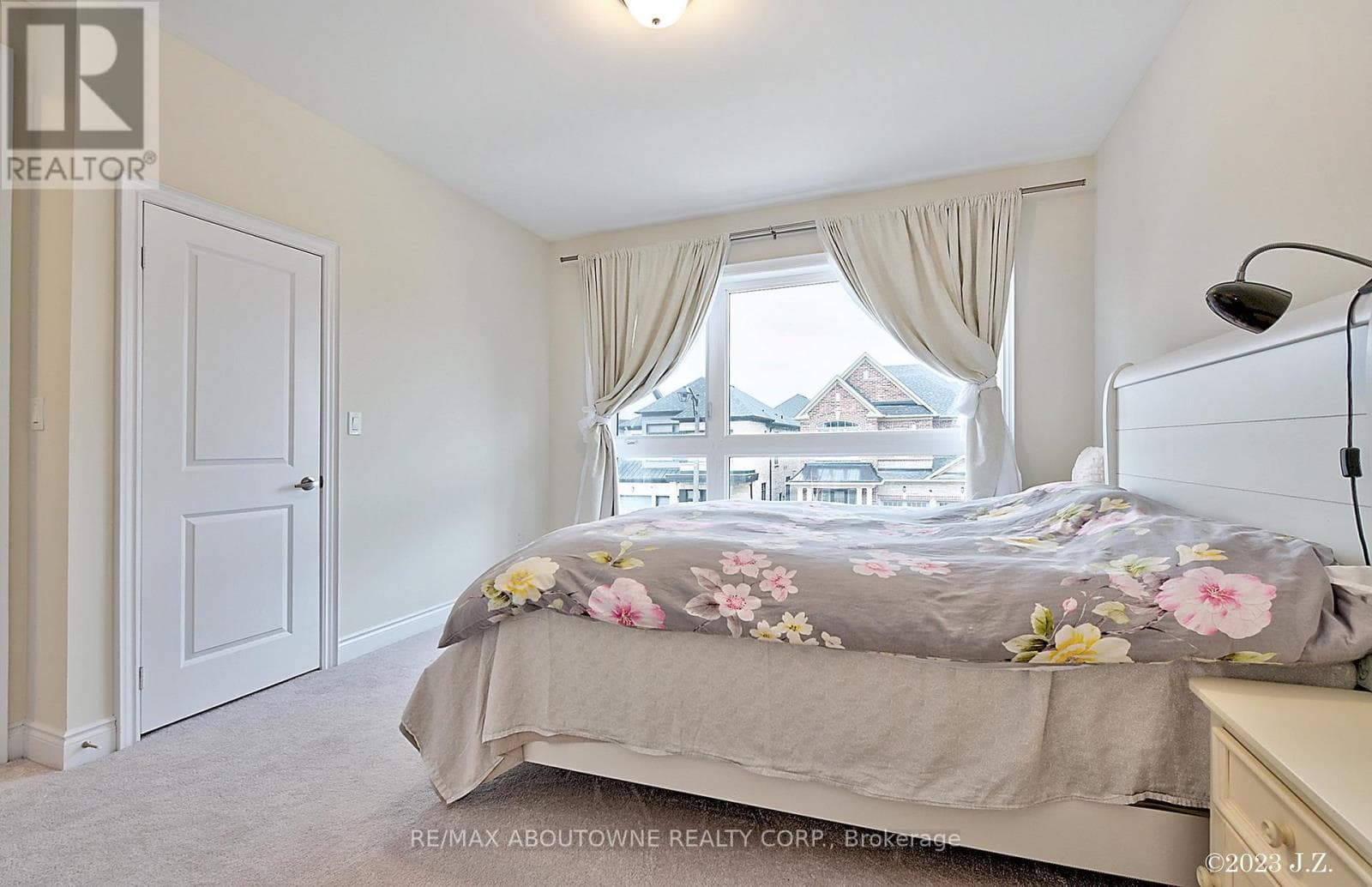 Single Family at UNIT 1- 1197 Stag Hollow, Oakville (GA Glen Abbey), Ontario - Photo 3 - RE/MAX Garden City Realty
